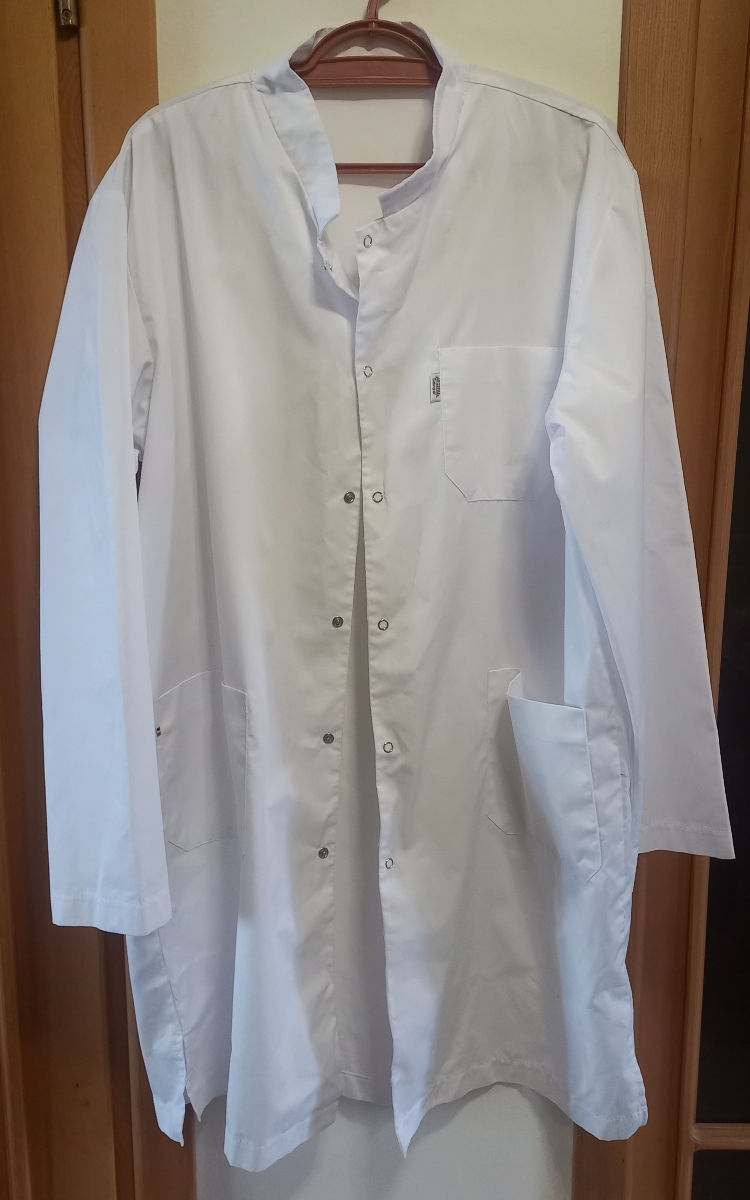De vânzare 2 halate medicale + bonetă. Buiucani sau centru foto 4