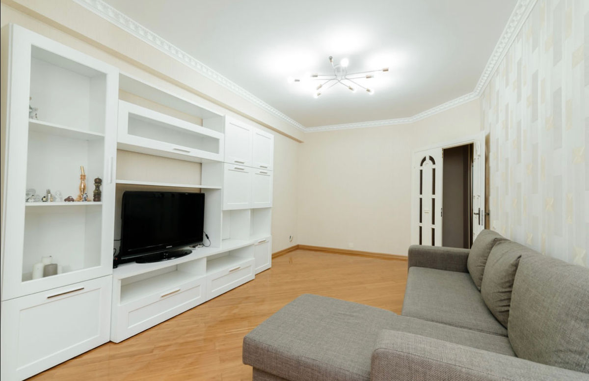 Apartament cu 2 camere, 65 m², Buiucani, Chișinău foto 3