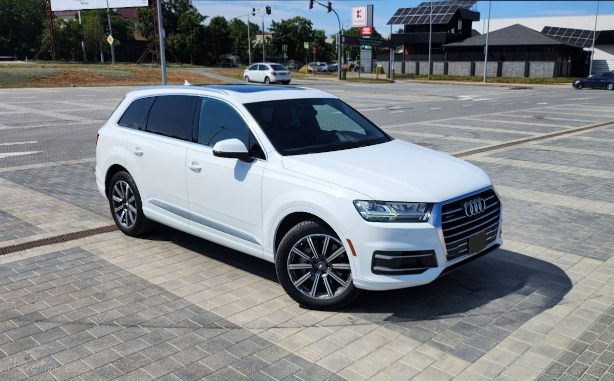 Audi Q7 фото 0