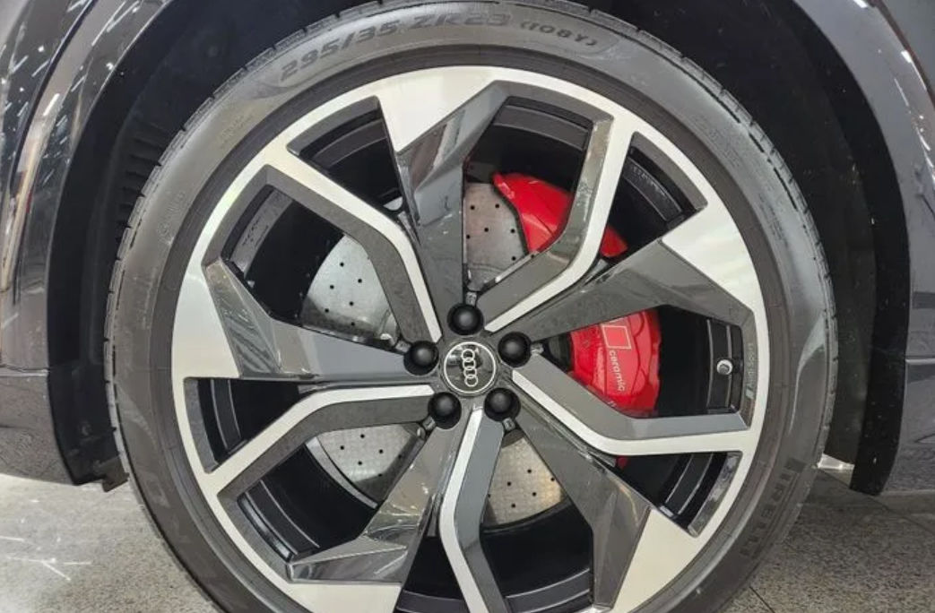 Audi Q8 фото 2