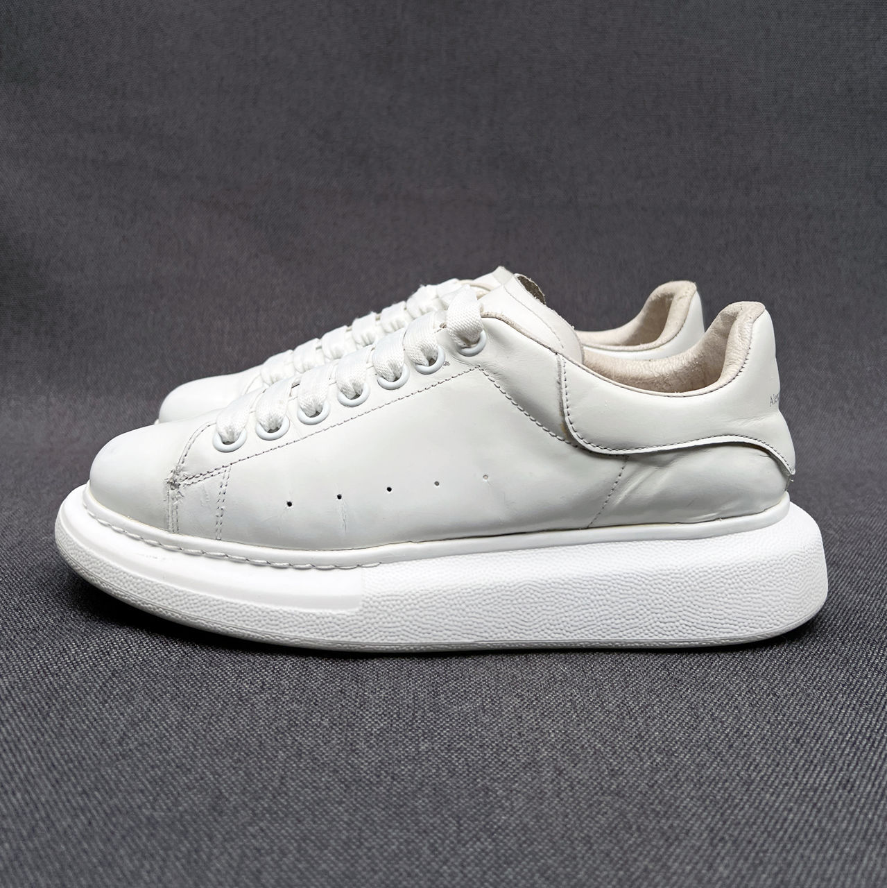 Alexander McQueen Oversized Sneakers. Размер 38. Оригинал. В хорошем состоянии. foto 0