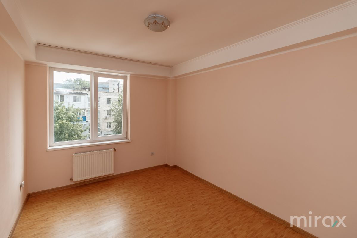 Apartament cu 4 camere, 96 m², Poșta Veche, Chișinău foto 1