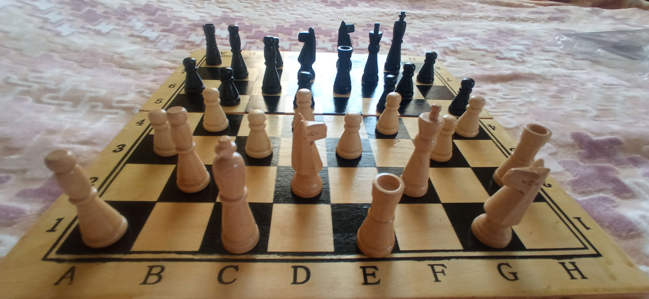 Продам шахматы деревянные и другие игры ... фото 0