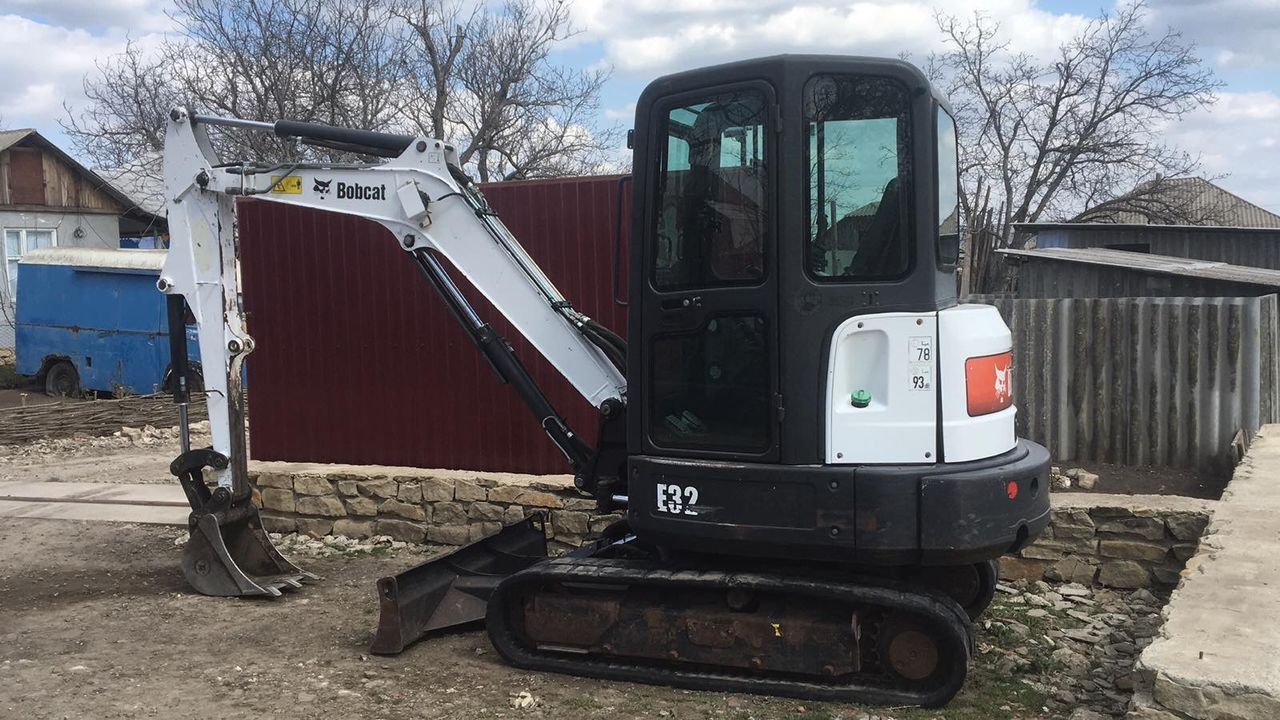 Prestam servikii minii  excavator komatsu.bobcat foto 5