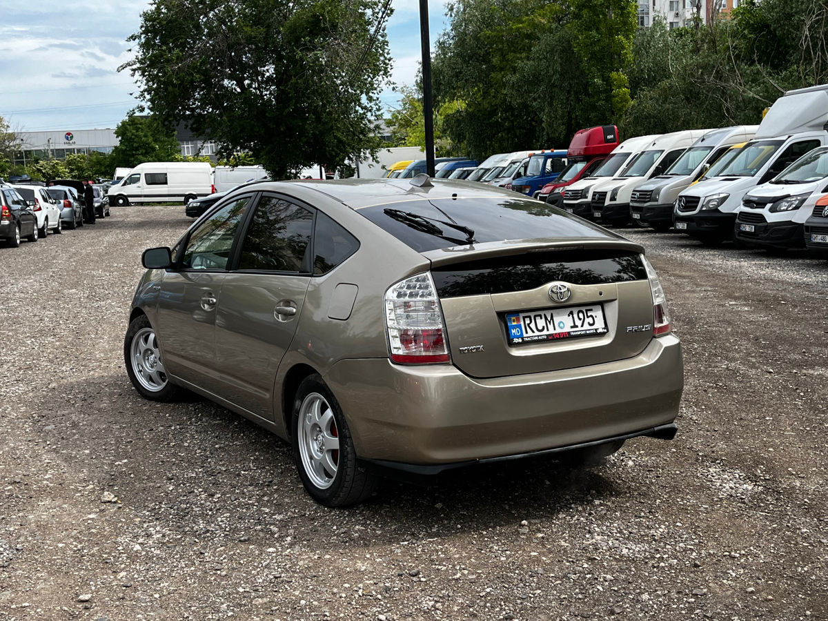 Toyota Prius foto 2