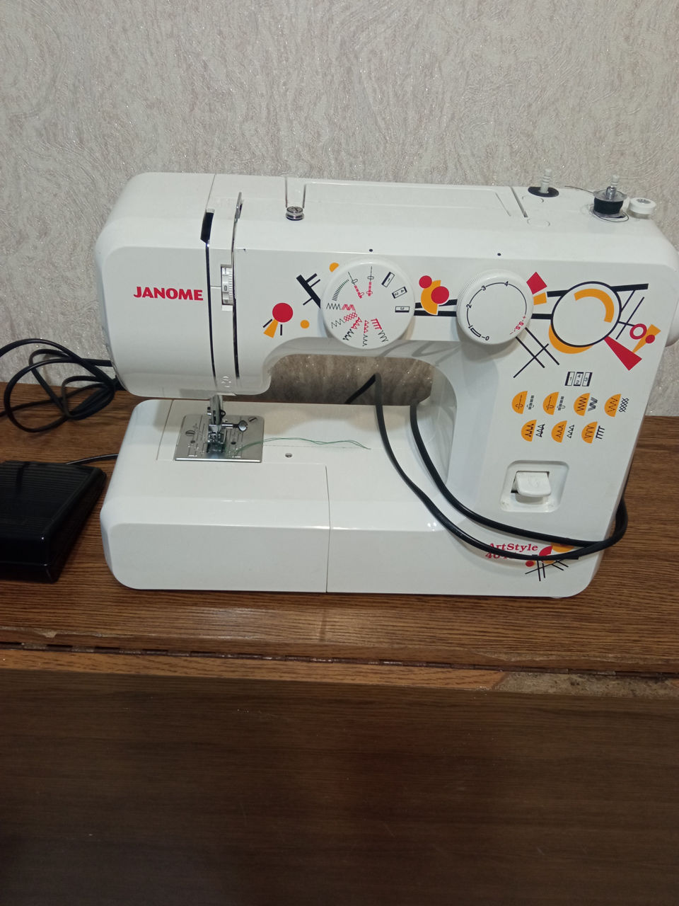 Продам швейную машину Janome