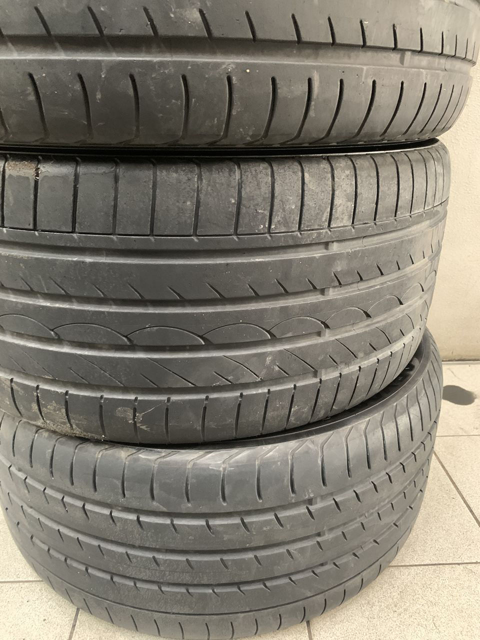 295/35R21