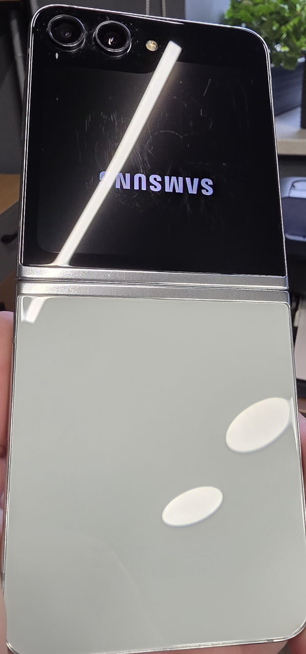 Samsung Galaxy Flip 5 la Super Pret foto 3