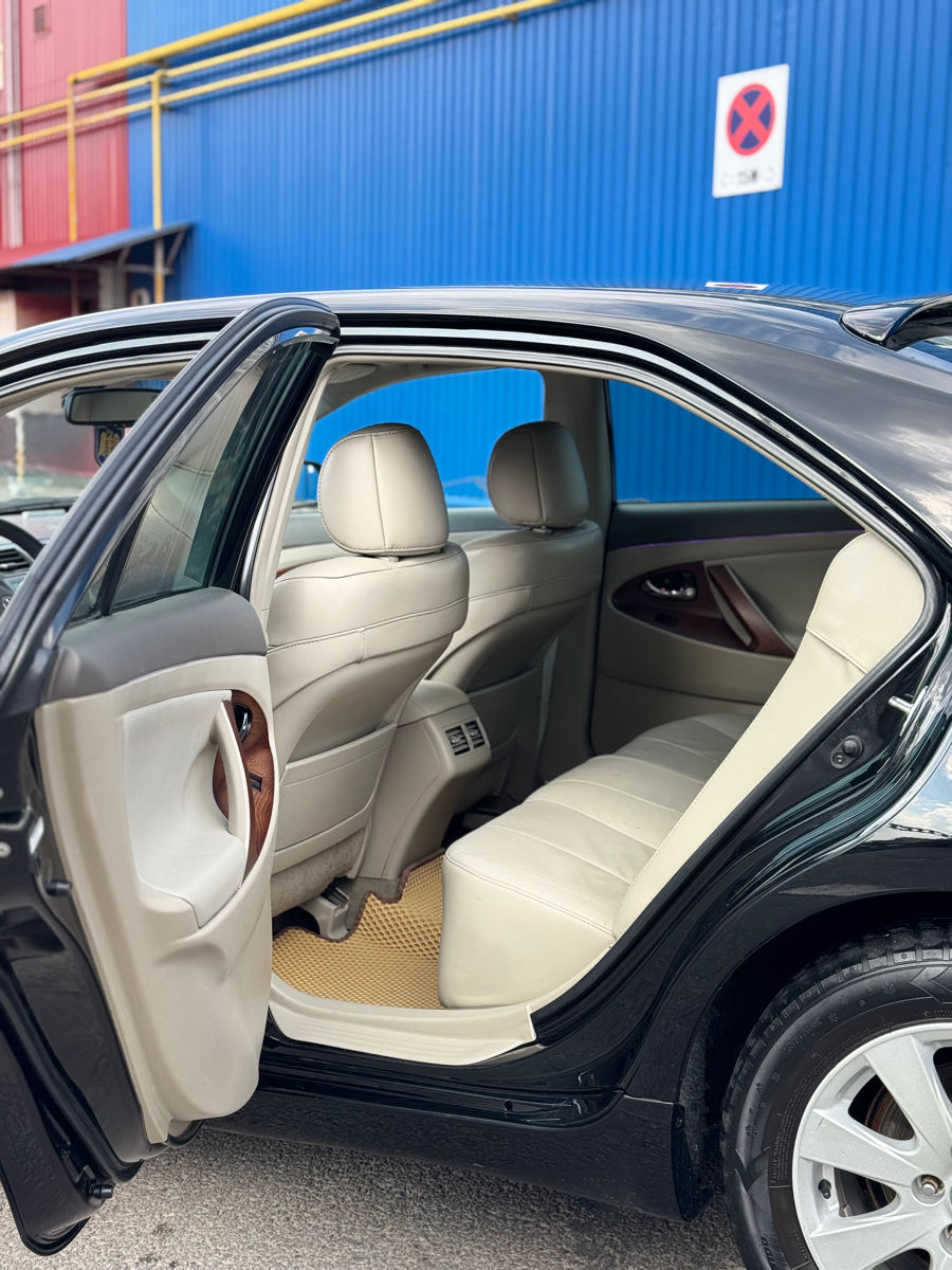 Toyota Camry фото 7