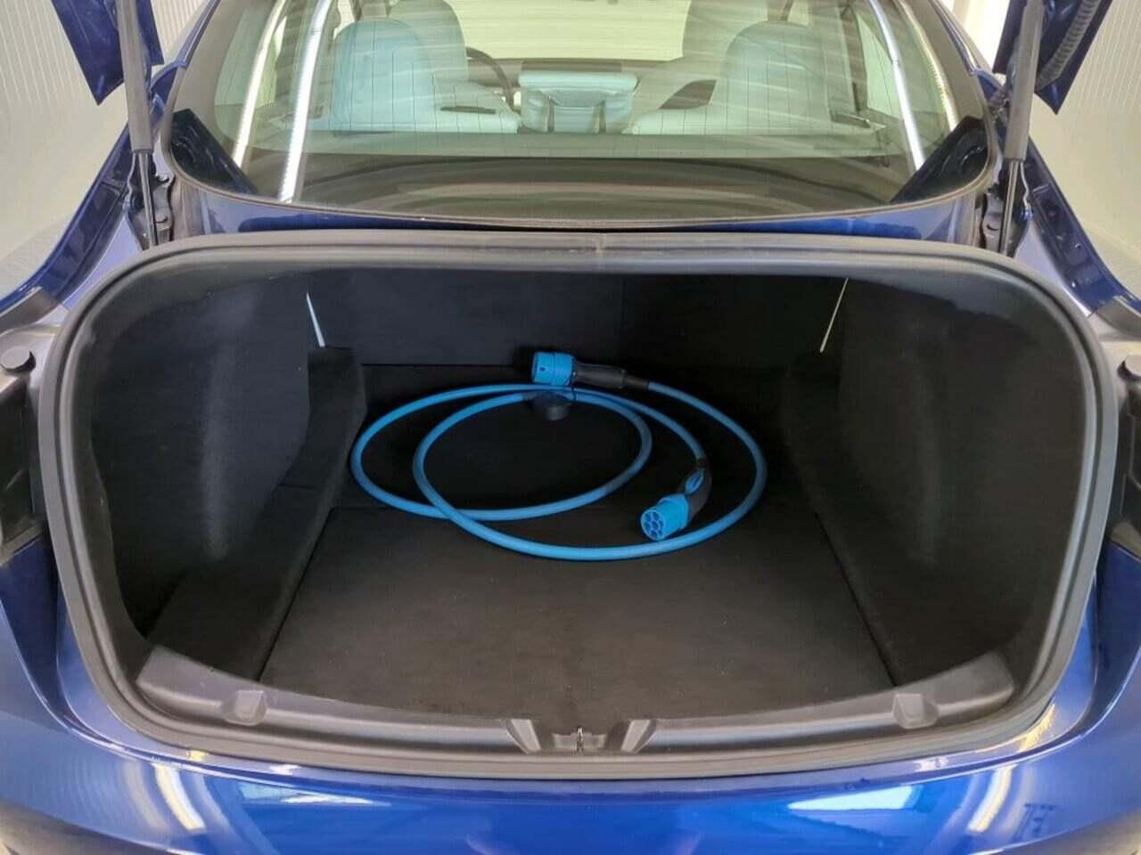 Tesla Model 3 фото 9