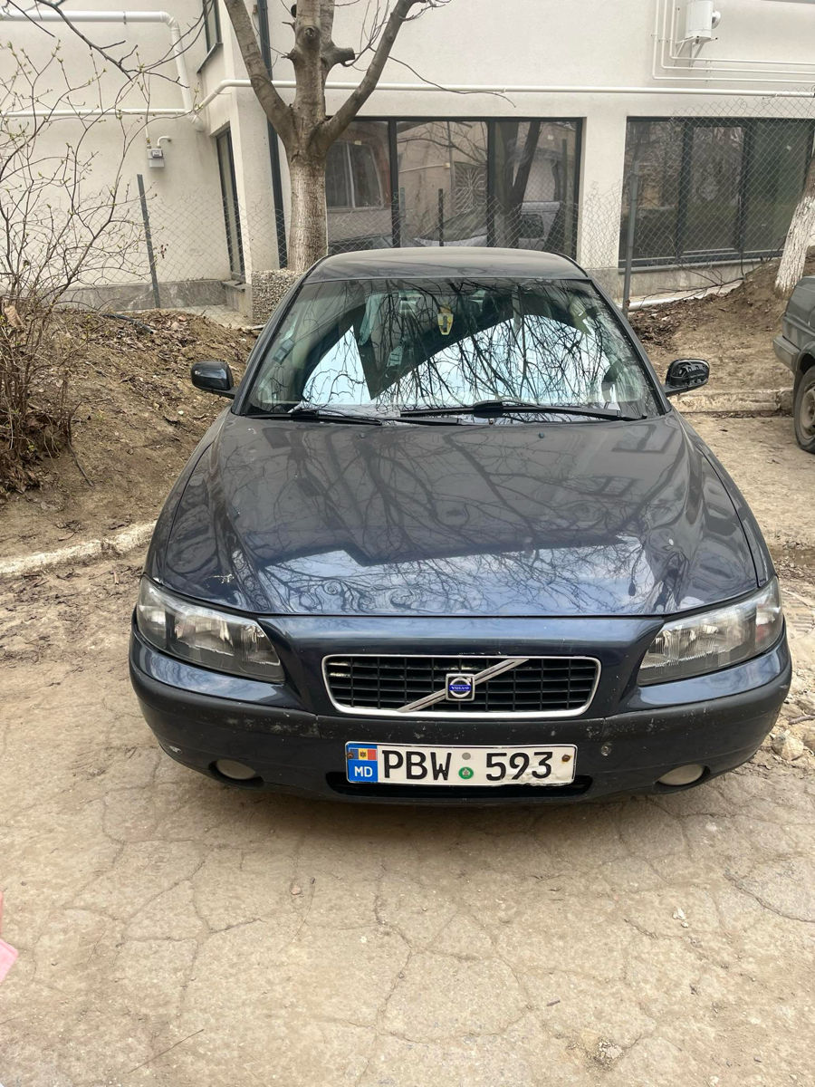 Volvo S60 фото 0