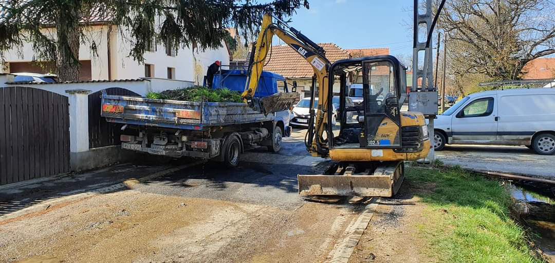 Bobcat mini excavator+basculanta 3.5 tone foto 1
