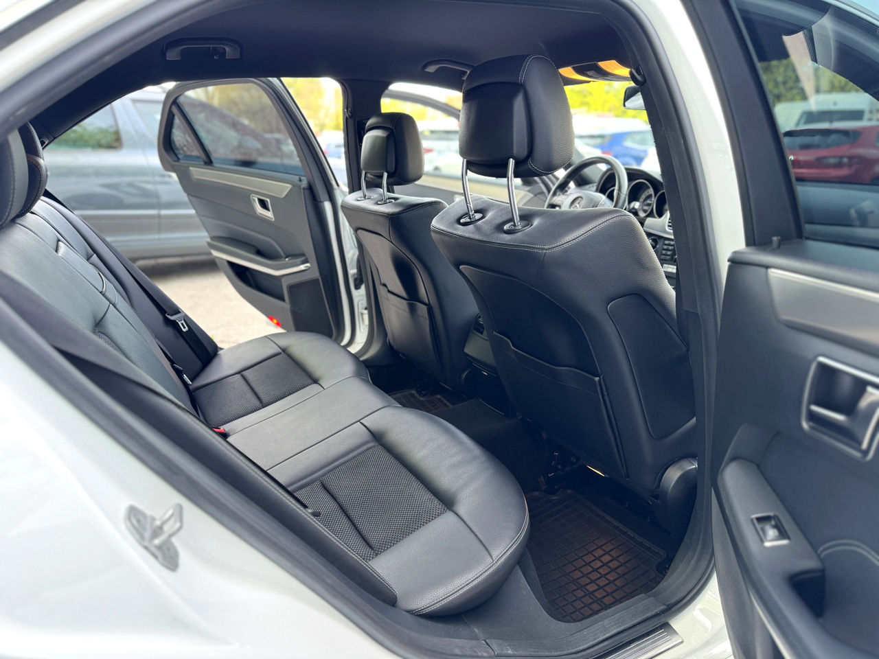 Mercedes E-Class foto 15