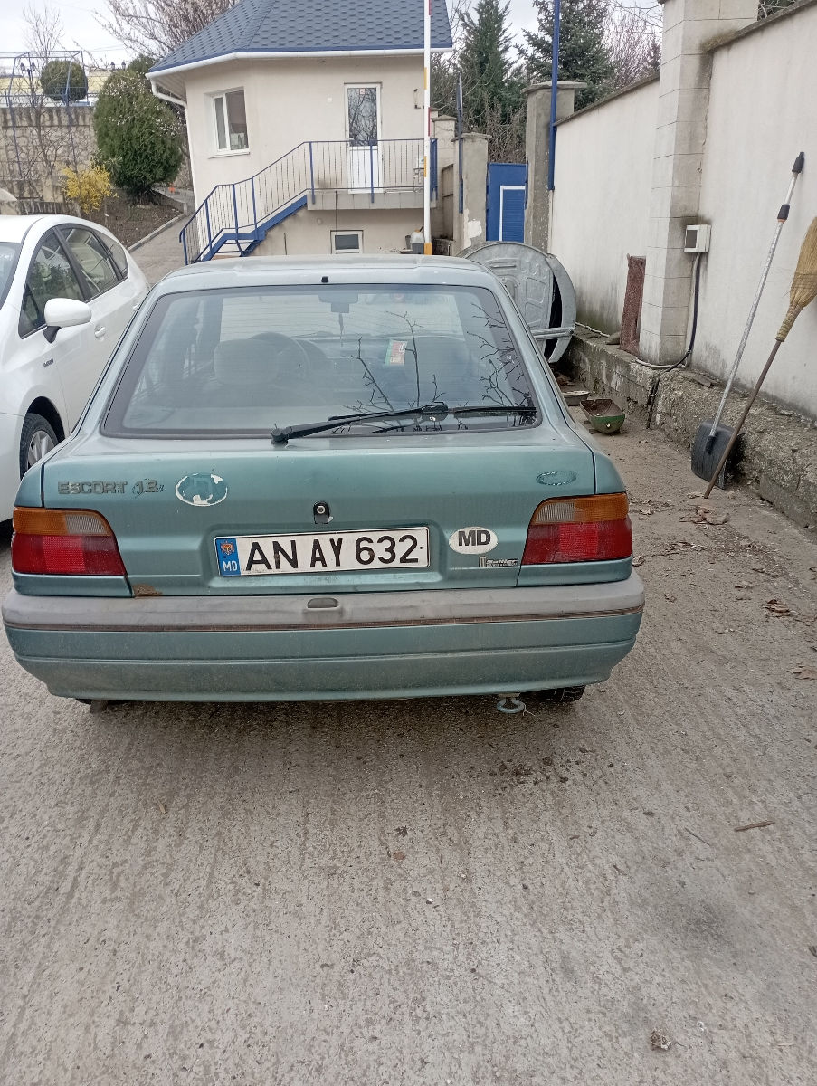 Ford Escort фото 1