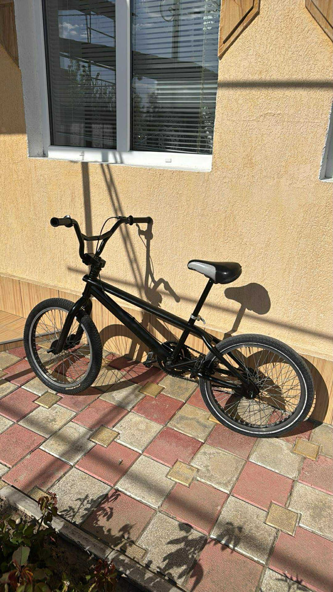 Se vinde BMX  foto 0