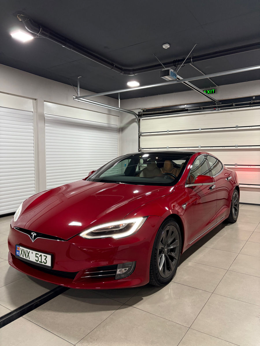 Tesla Model S foto 2