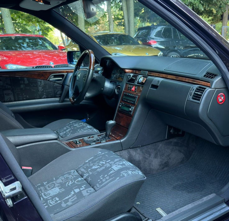 Mercedes E-Class фото 5