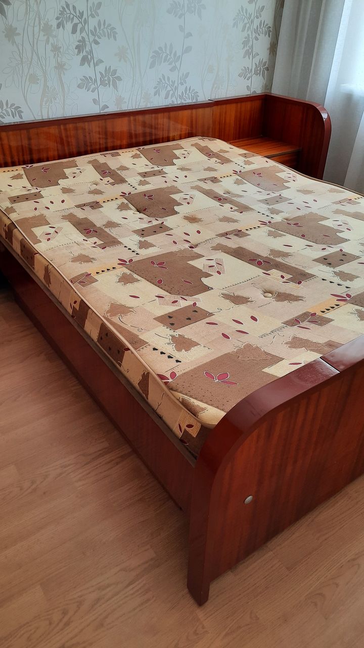 Vind mobila la mana a doua