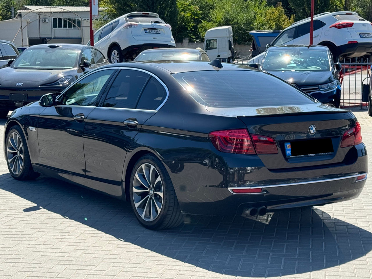 BMW 5 Series foto 2