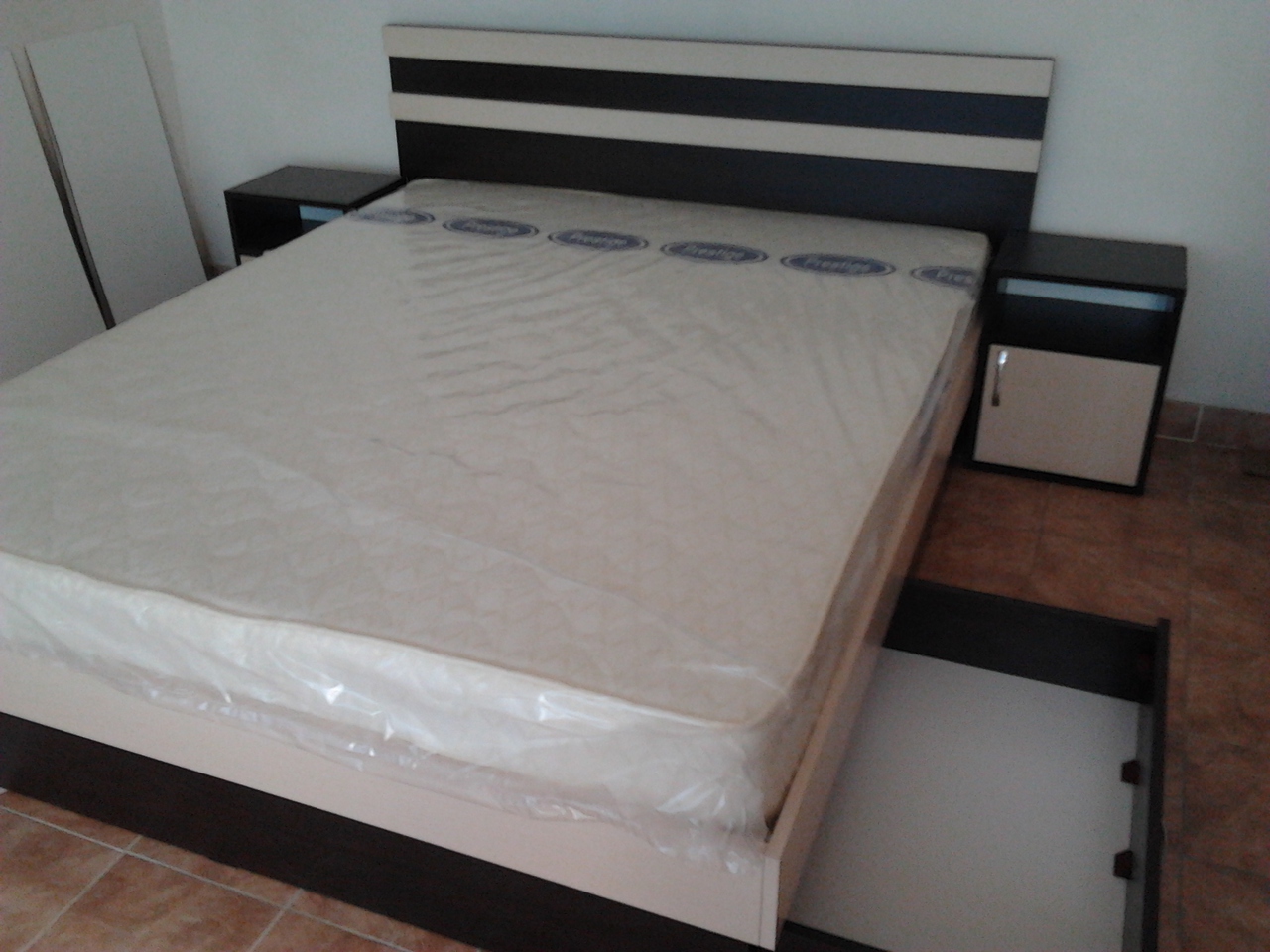Двуспальная кровать 160х200 с прикроватными тумбочками