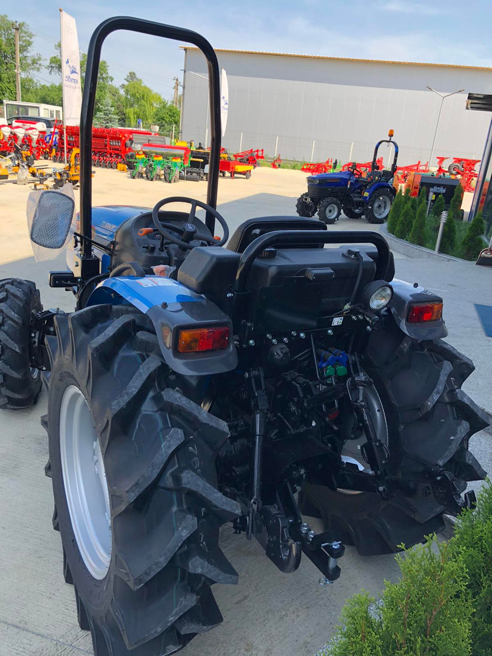 Tractorul Leus LS R-60 fara cabina foto 2