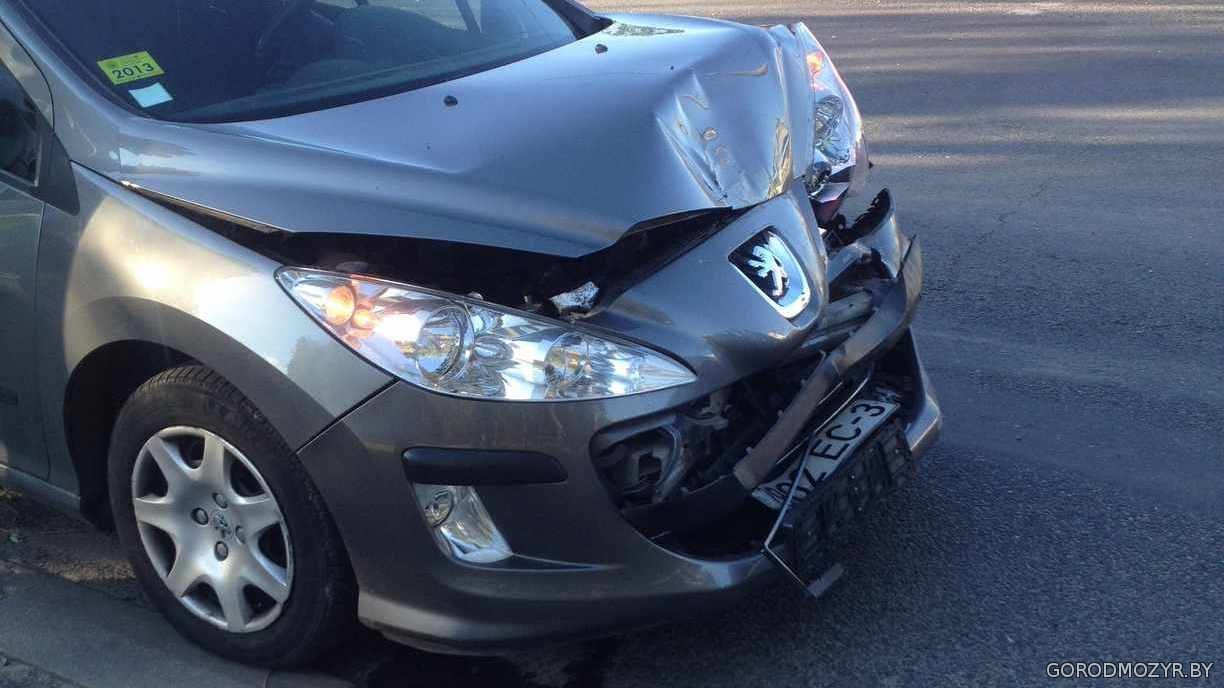 Peugeot 208 фото 2