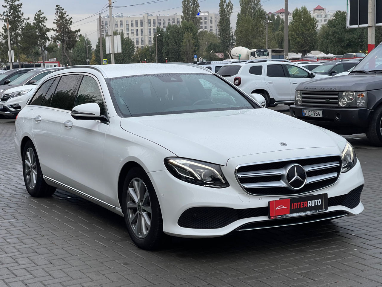 Mercedes E-Class foto 2