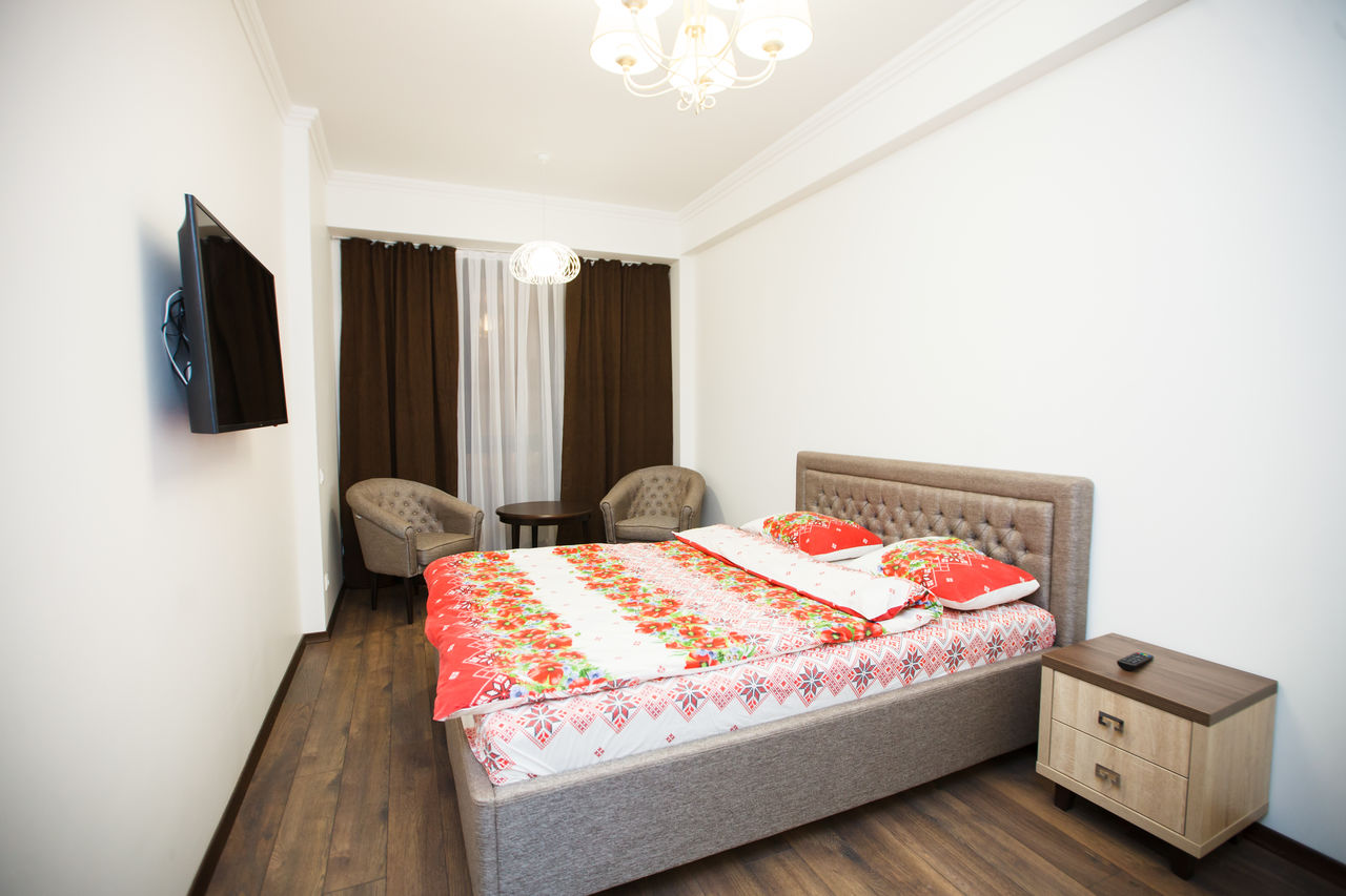 Apartament cu 2 camere, 65 m², Centru, Chișinău foto 2