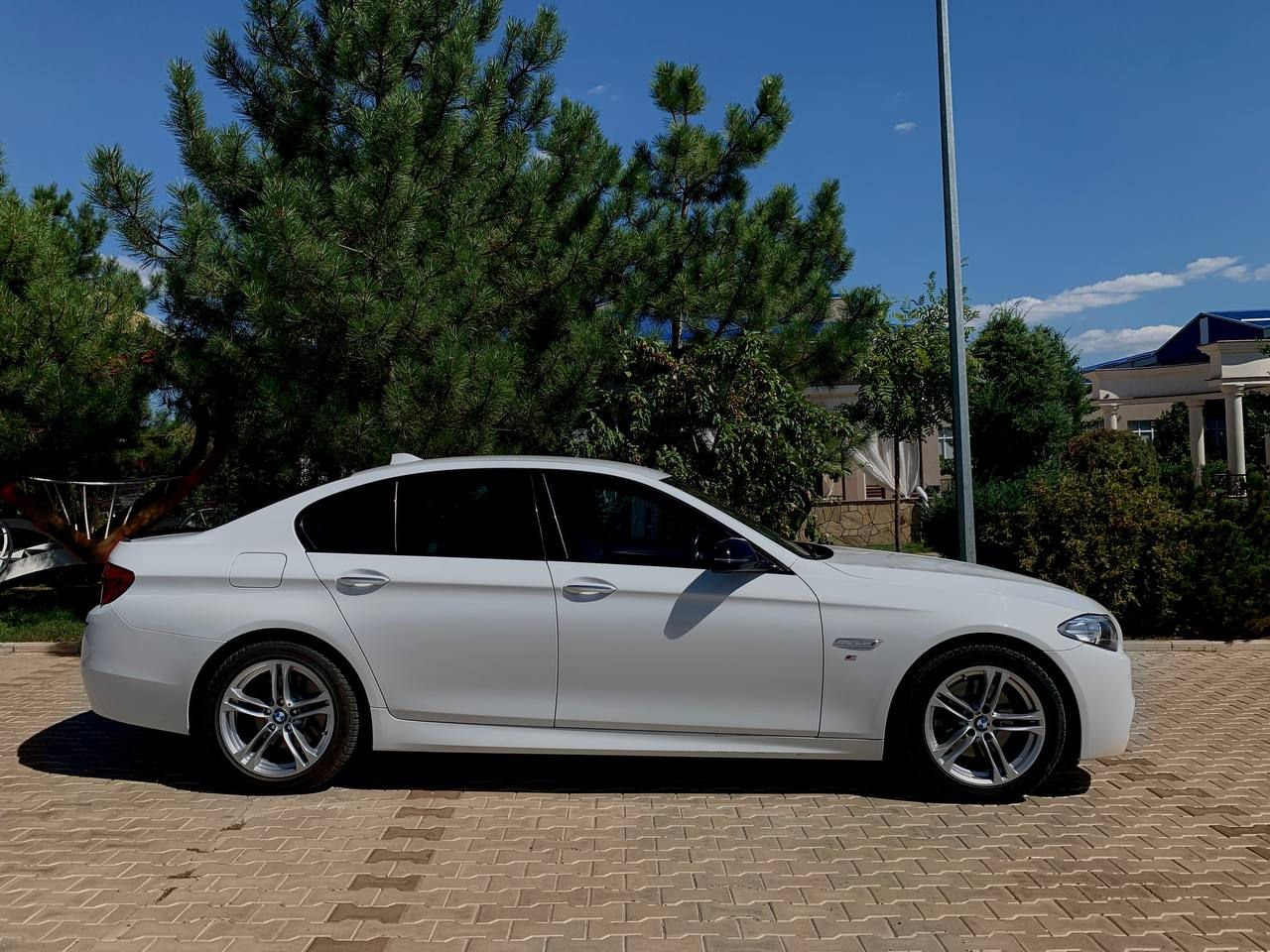 BMW 5 Series foto 6