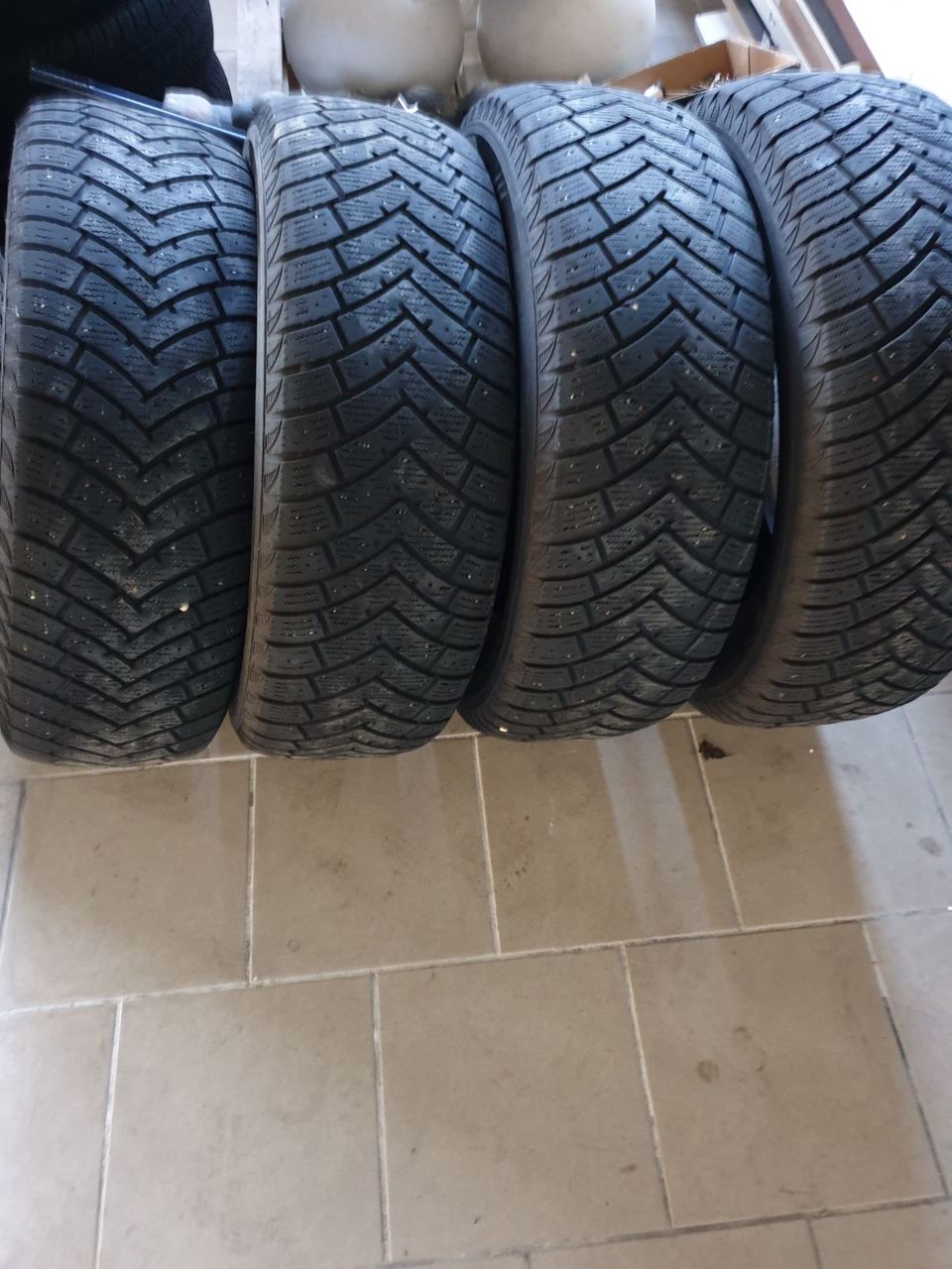 Продам 235/65/17