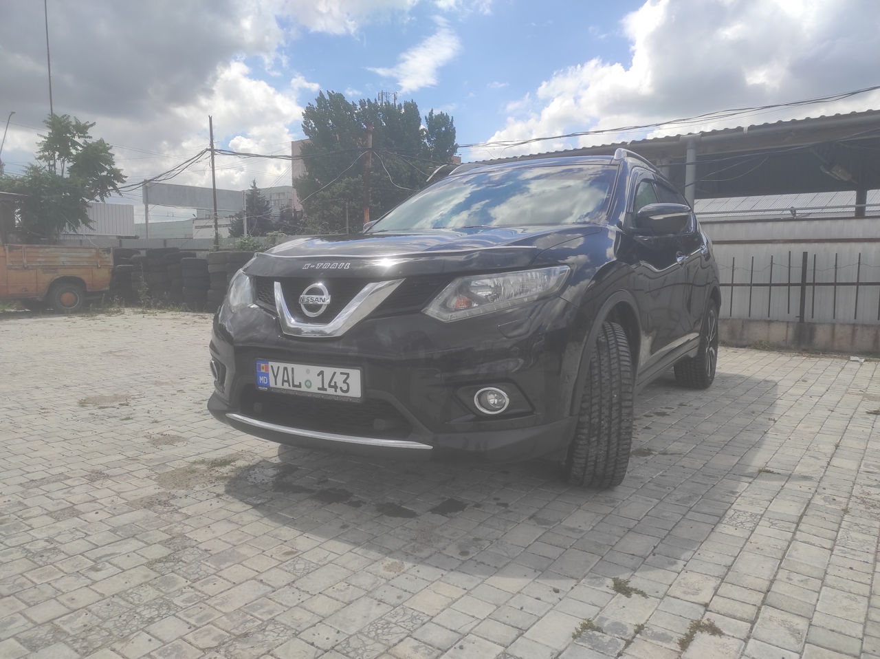 Nissan X-Trail foto 2