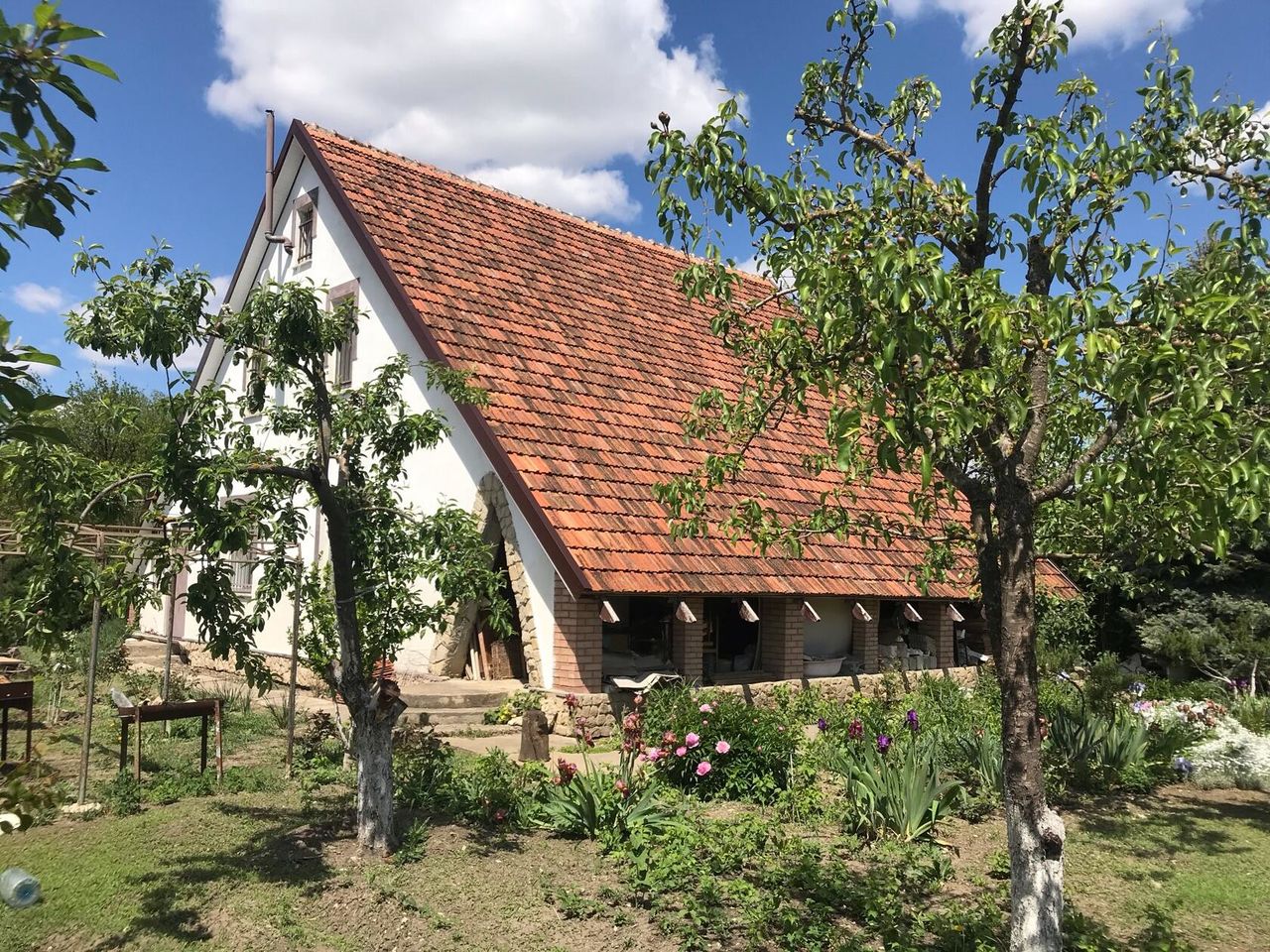 Продам шикарный дом на берегу Днестра с отличным расположением и видом!