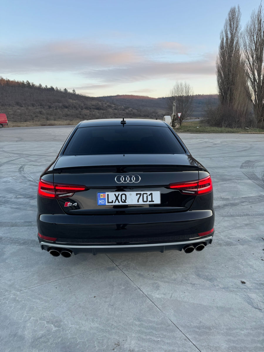 Audi S4 foto 7