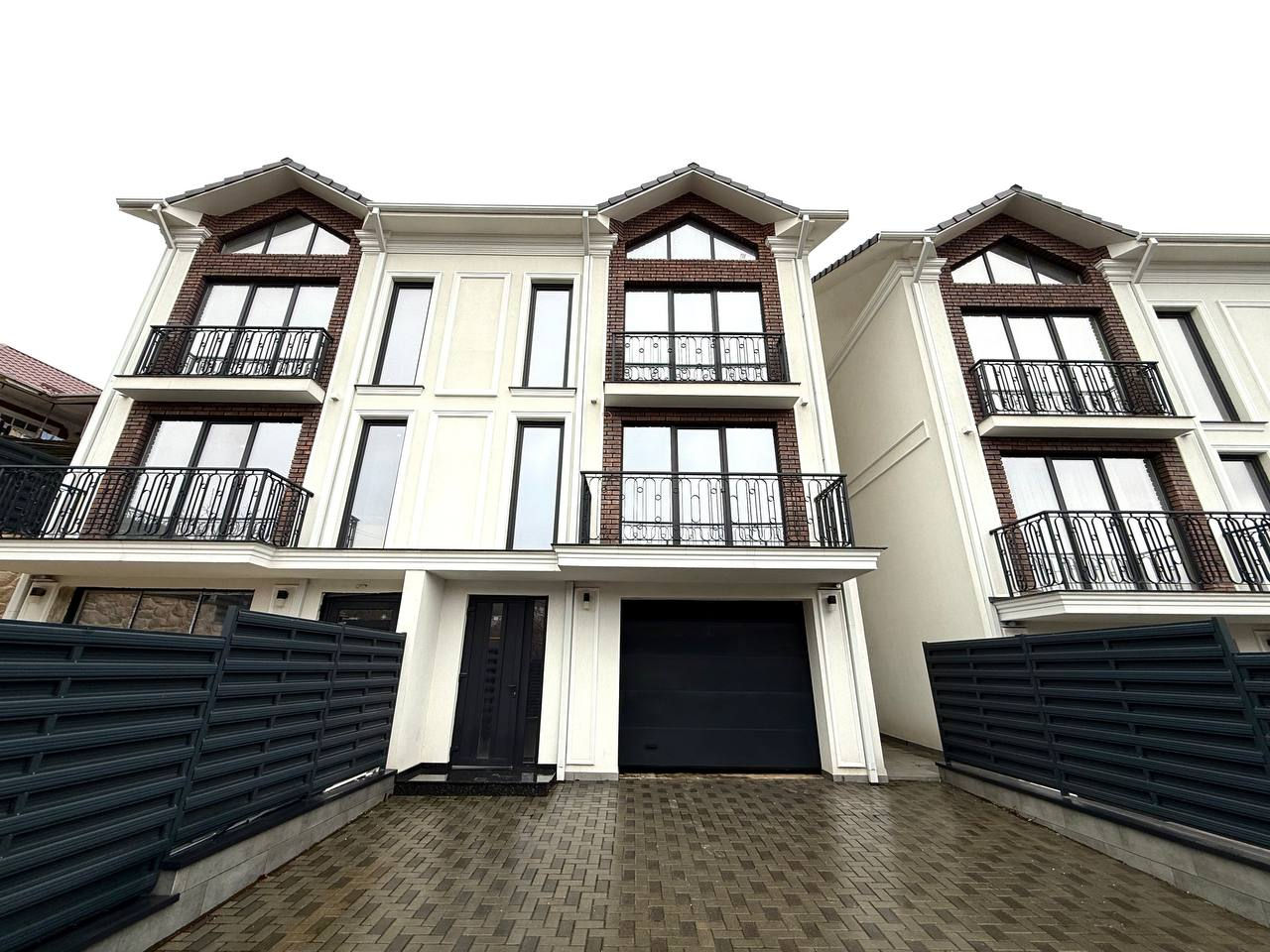 Casă spre vânzare cu 3 camere, 200 m2 în Suburbie, Durlești