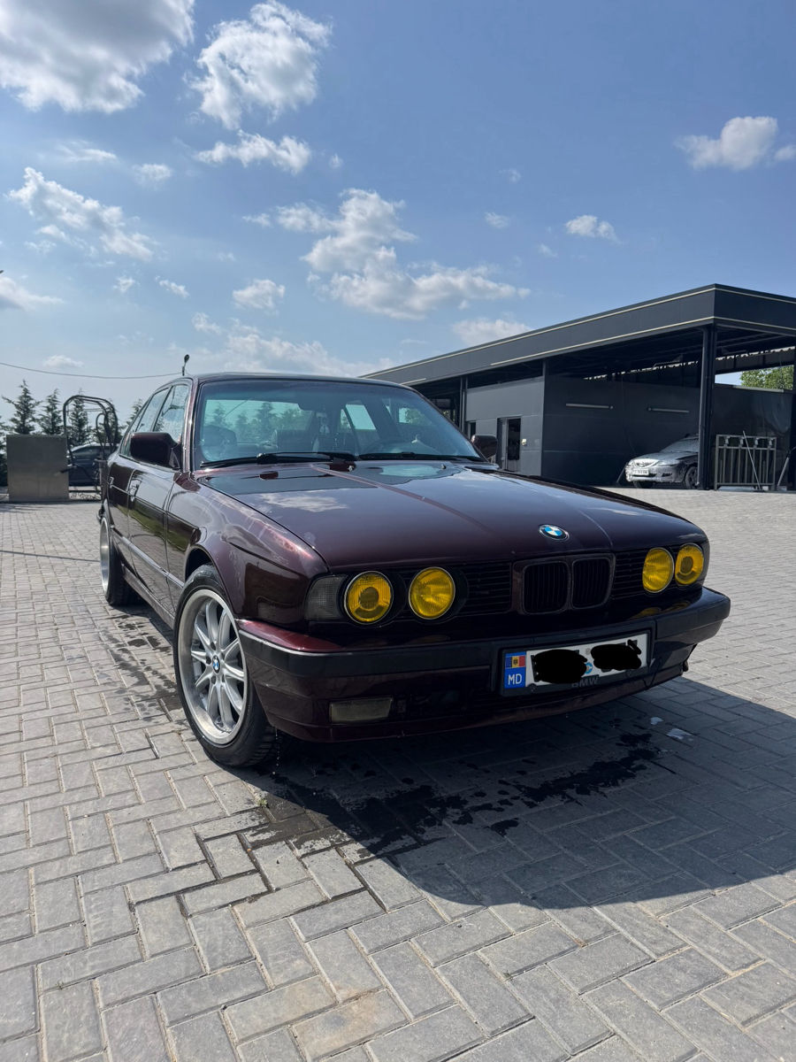 BMW 5 Series foto 1
