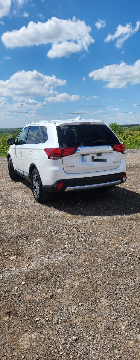 Mitsubishi Outlander foto 2