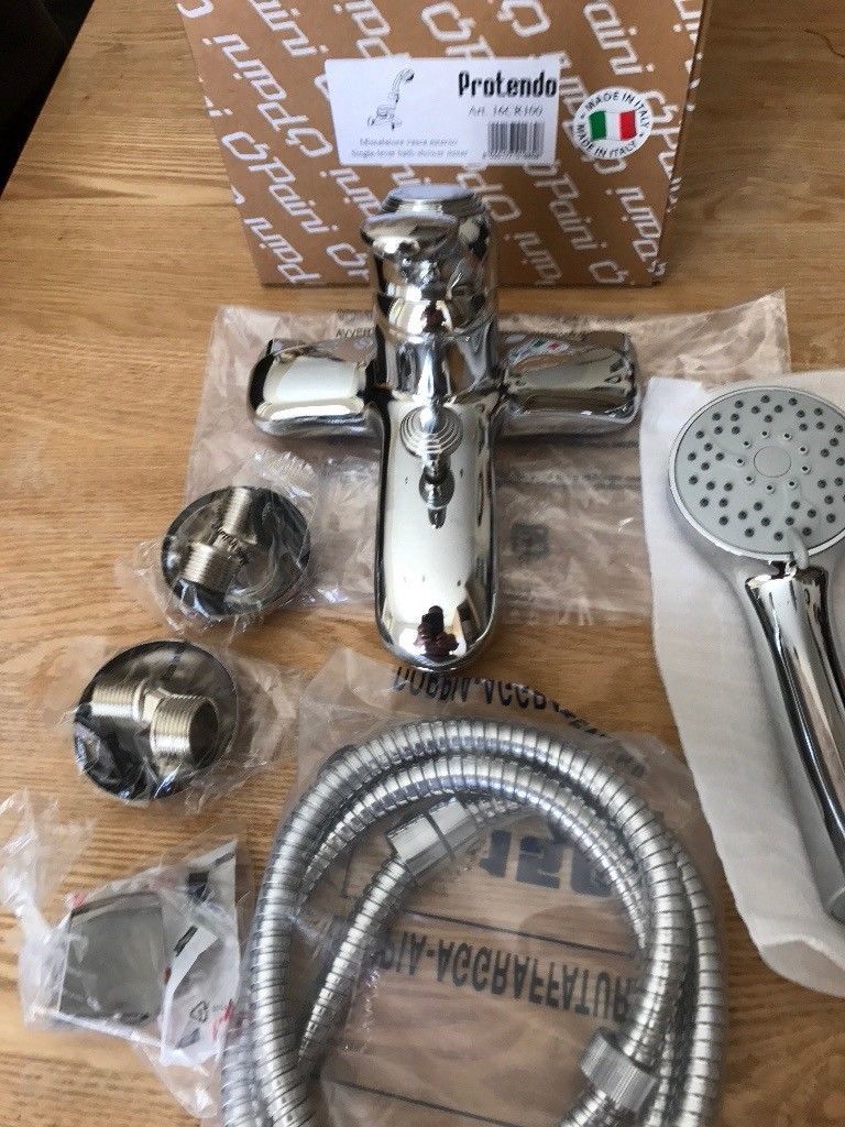 Paini Botero. Фирменный настенный итальянский смеситель с душем.