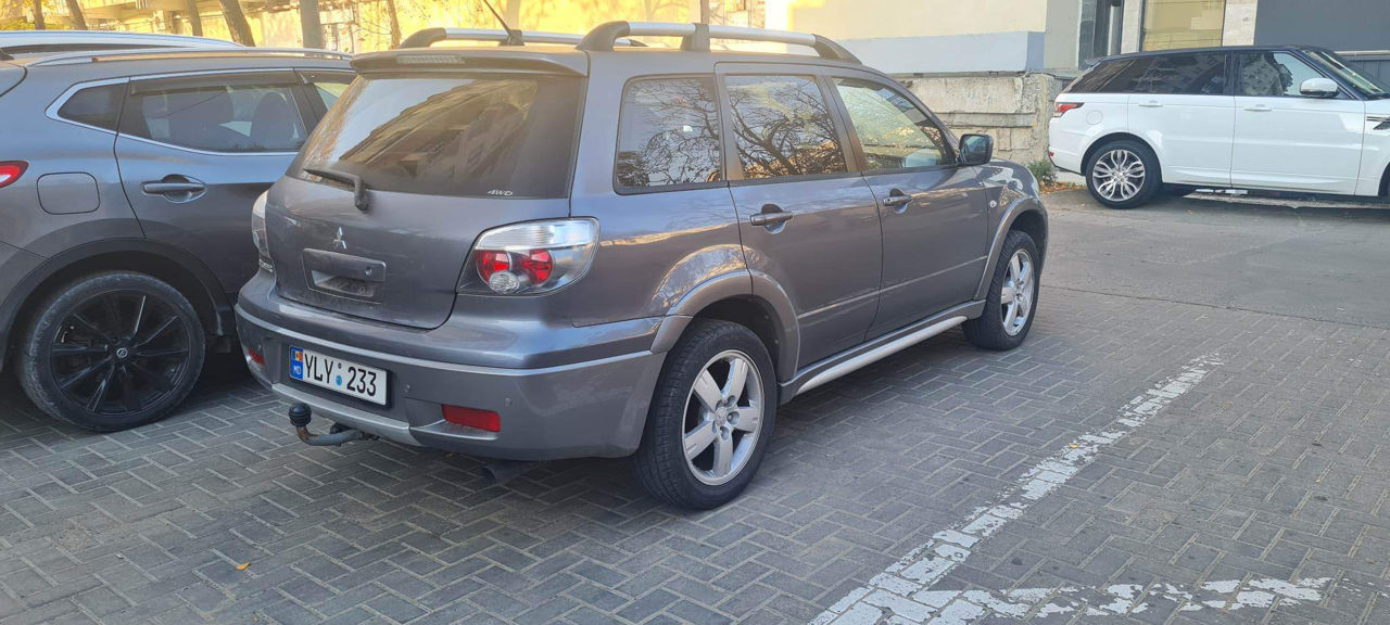 Mitsubishi Outlander foto 3