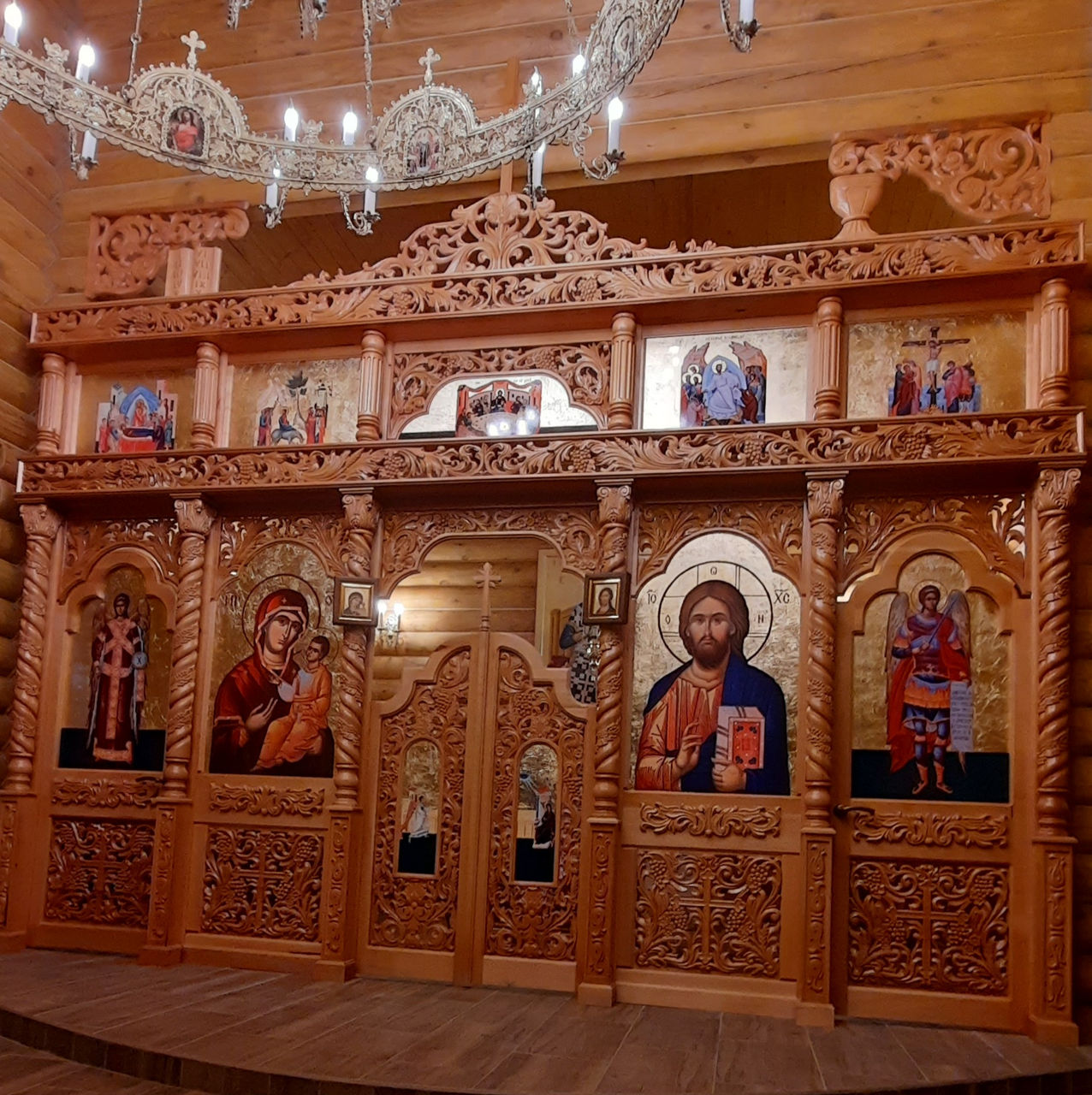 Sculptura la comamda. Iconostas. иконостасы. icoane. chivote. rastigniri. mobilier bisericesc foto 0