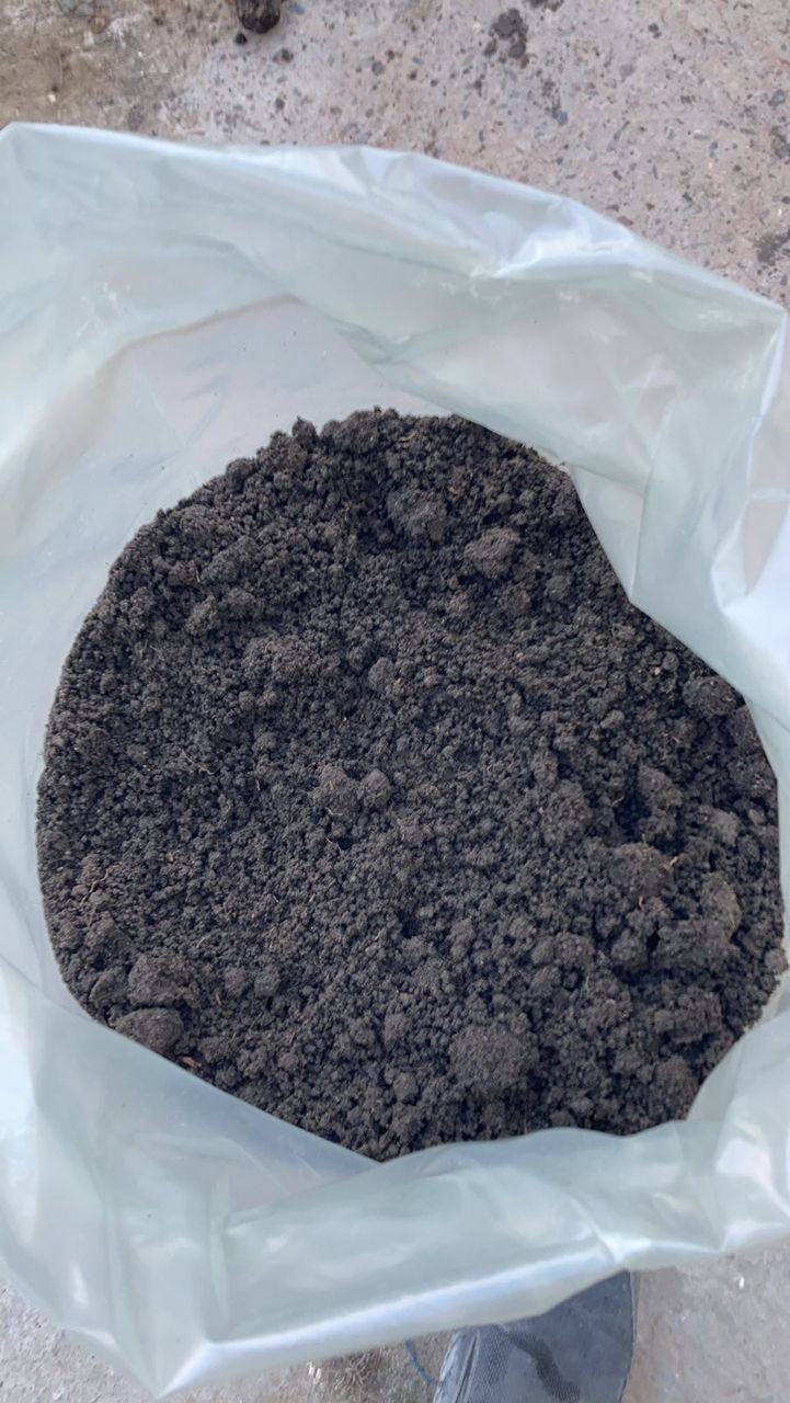 Pamant negru de padure, curat, cernut. In saci 20 kg. Cu livrare foto 0