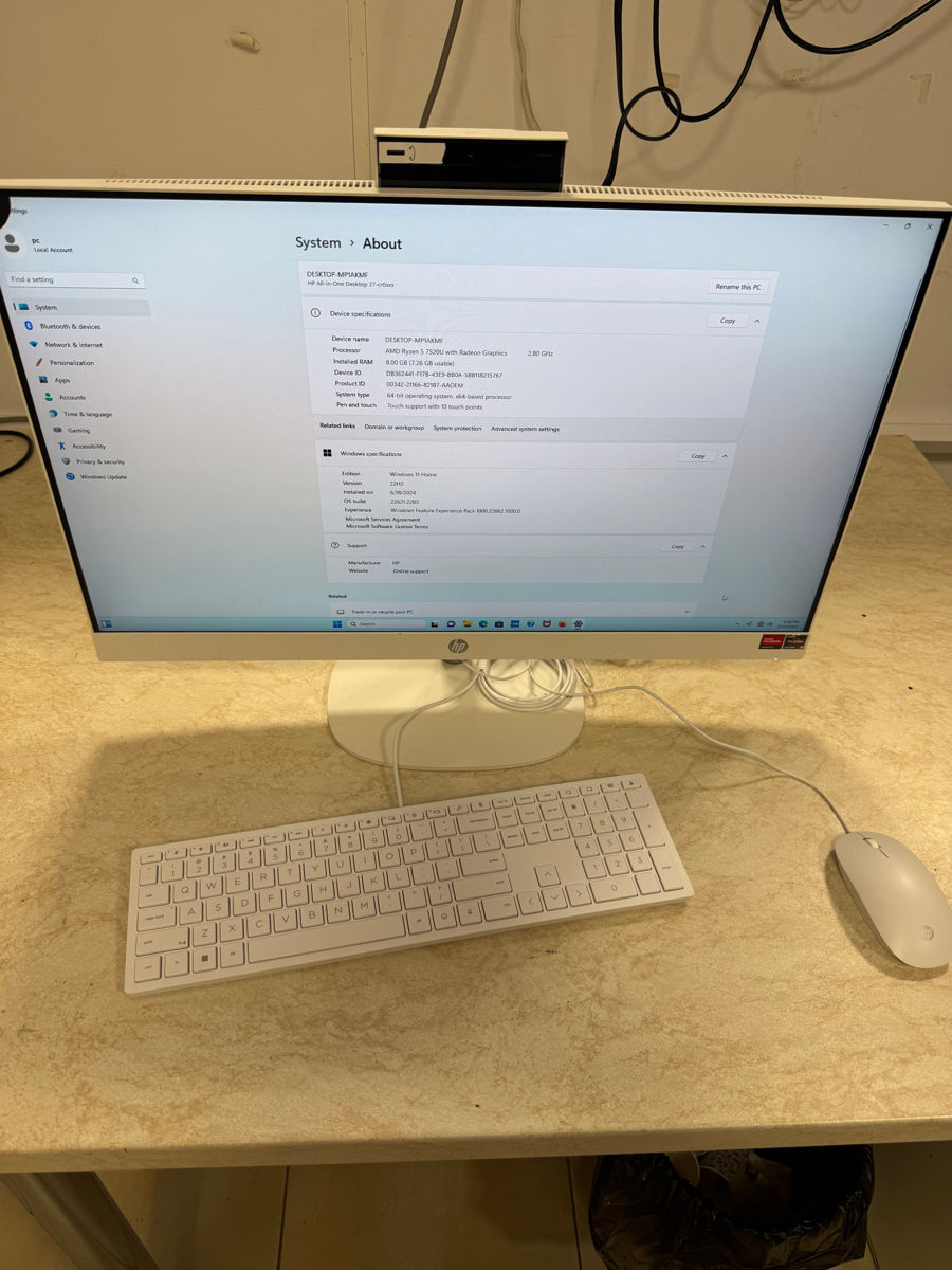 HP 27 inch All-In-One Desktop PC foto 1