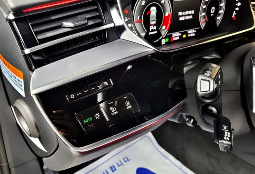 Audi A8 фото 5