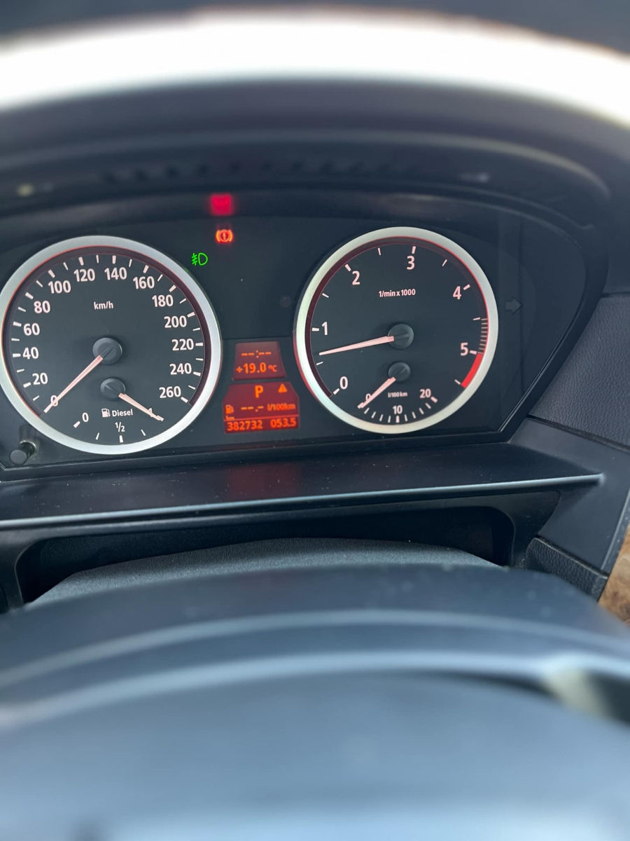 BMW 5 Series фото 6