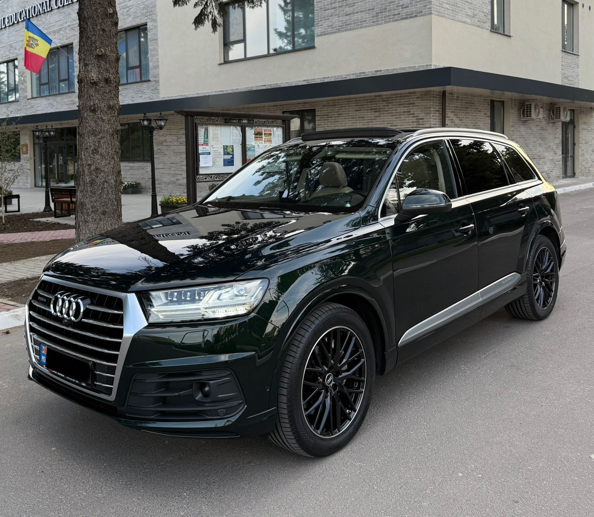 Audi Q7 фото 7