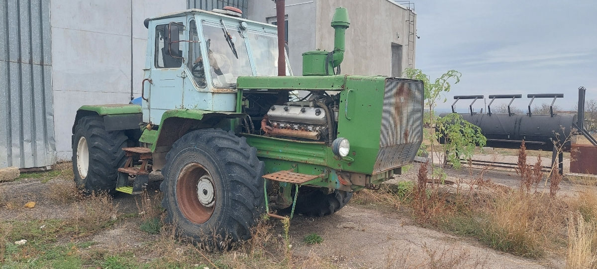Tractor T150