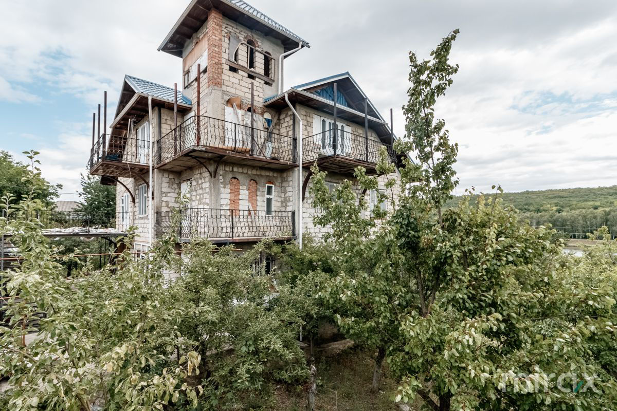 Se vinde vilă pe malul lacului amplasată în s. Hrușova, IP Valea Fermecată фото 1
