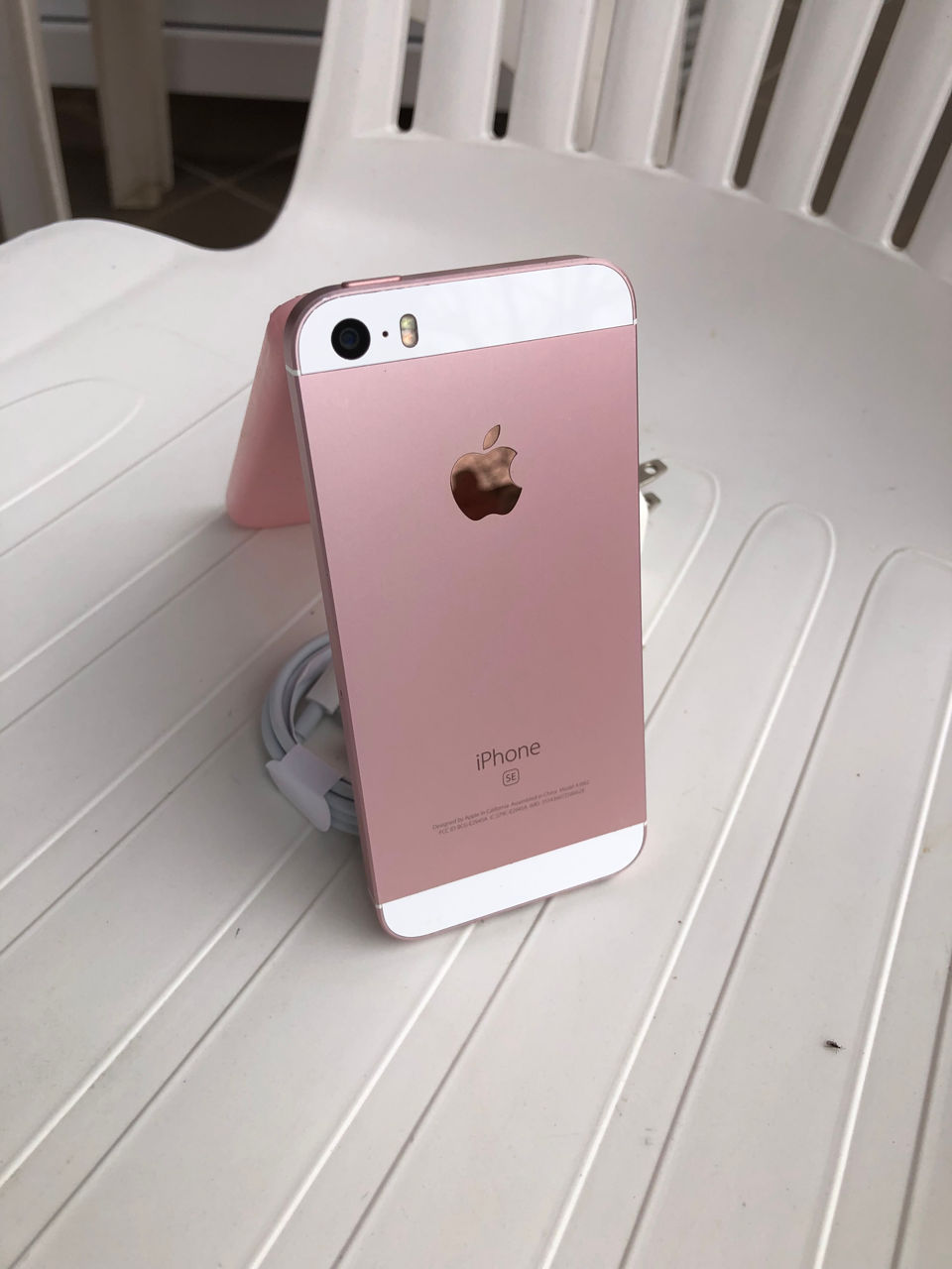 SE Rose Gold 16GB Ideal ca nou foto 0