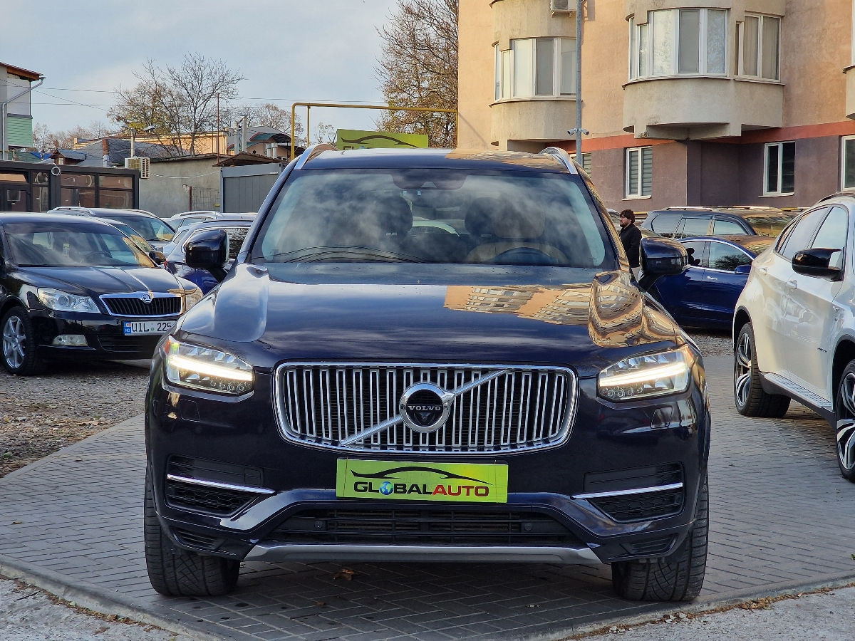 Volvo XC90 foto 1