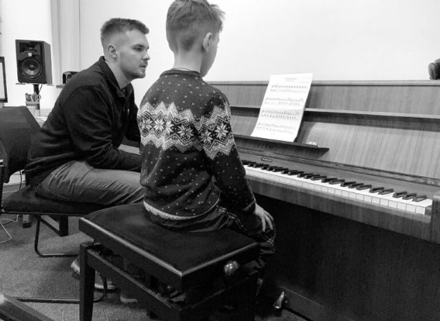 Первый урок бесплатно! Уроки игры на фортепиано.