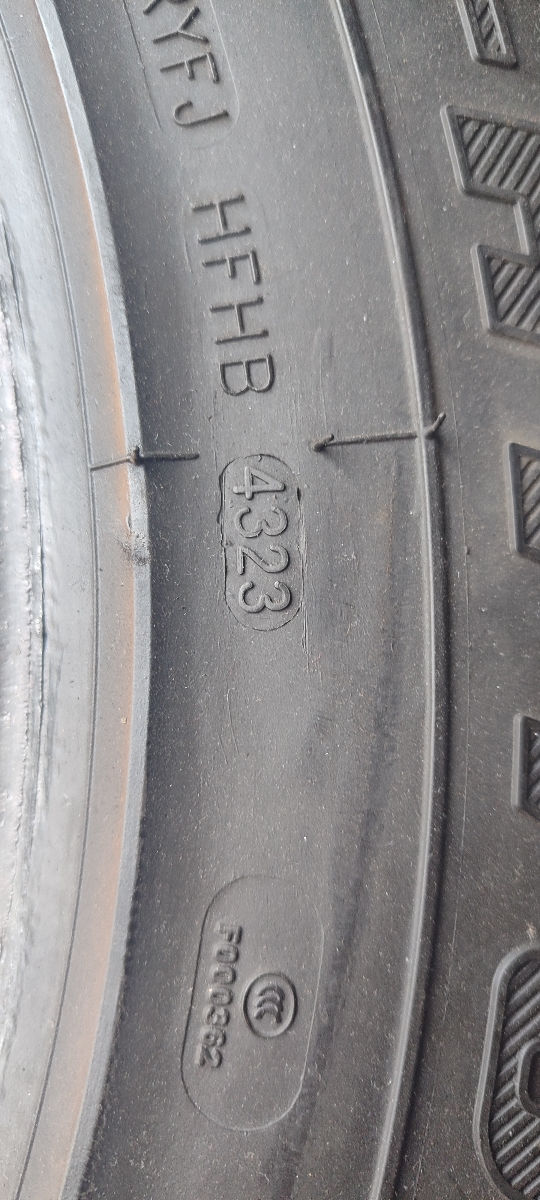 Резина  235/65 r17 фото 4